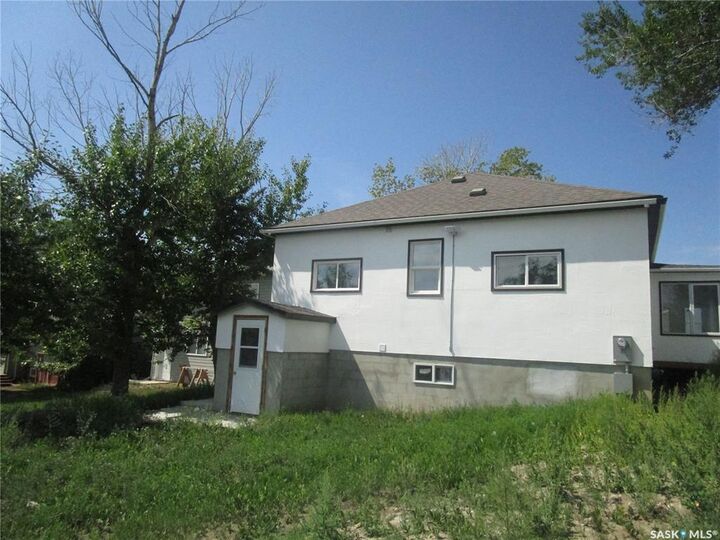 Property Photo:  2011 1st Street S  SK S0H 3R0 