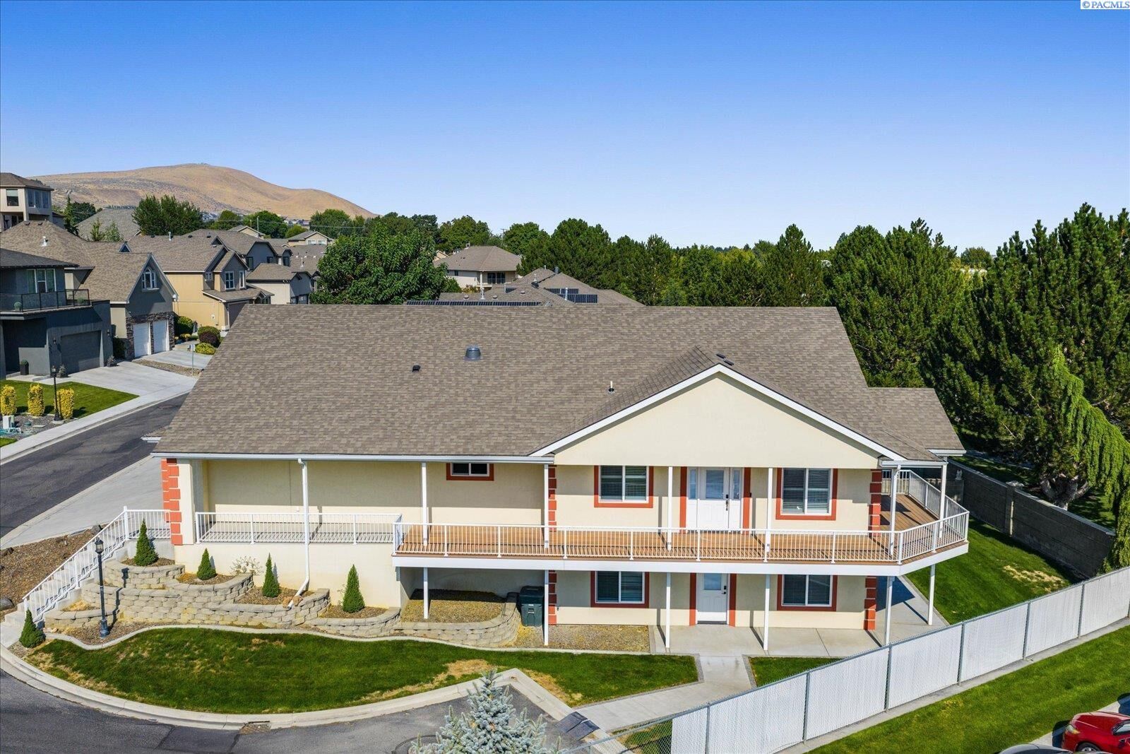 Property Photo: 352 Temple Meadow Ln WA 99352-0000