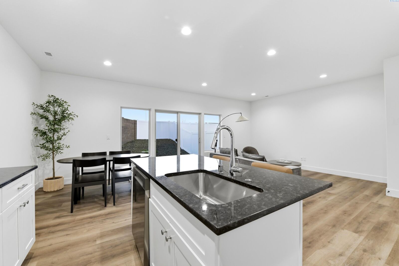 Property Photo:  7423 Grapevine Ct  WA 99353 
