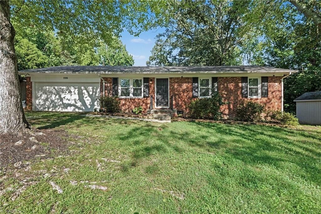 Property Photo: 2205 Cardinal Drive NC 27282