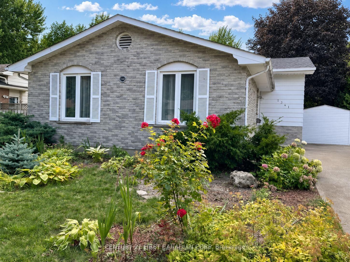 Property Photo: 1341 Aldersbrook Road ON N6G 3J1