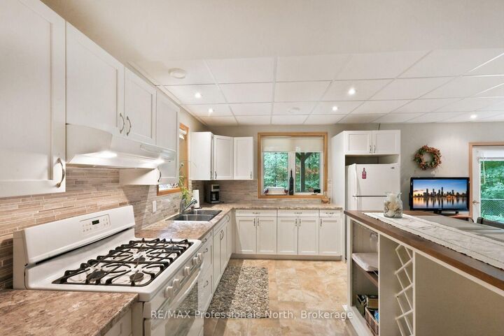Property Photo:  202 Sunnyside Street  ON K0M 1S0 