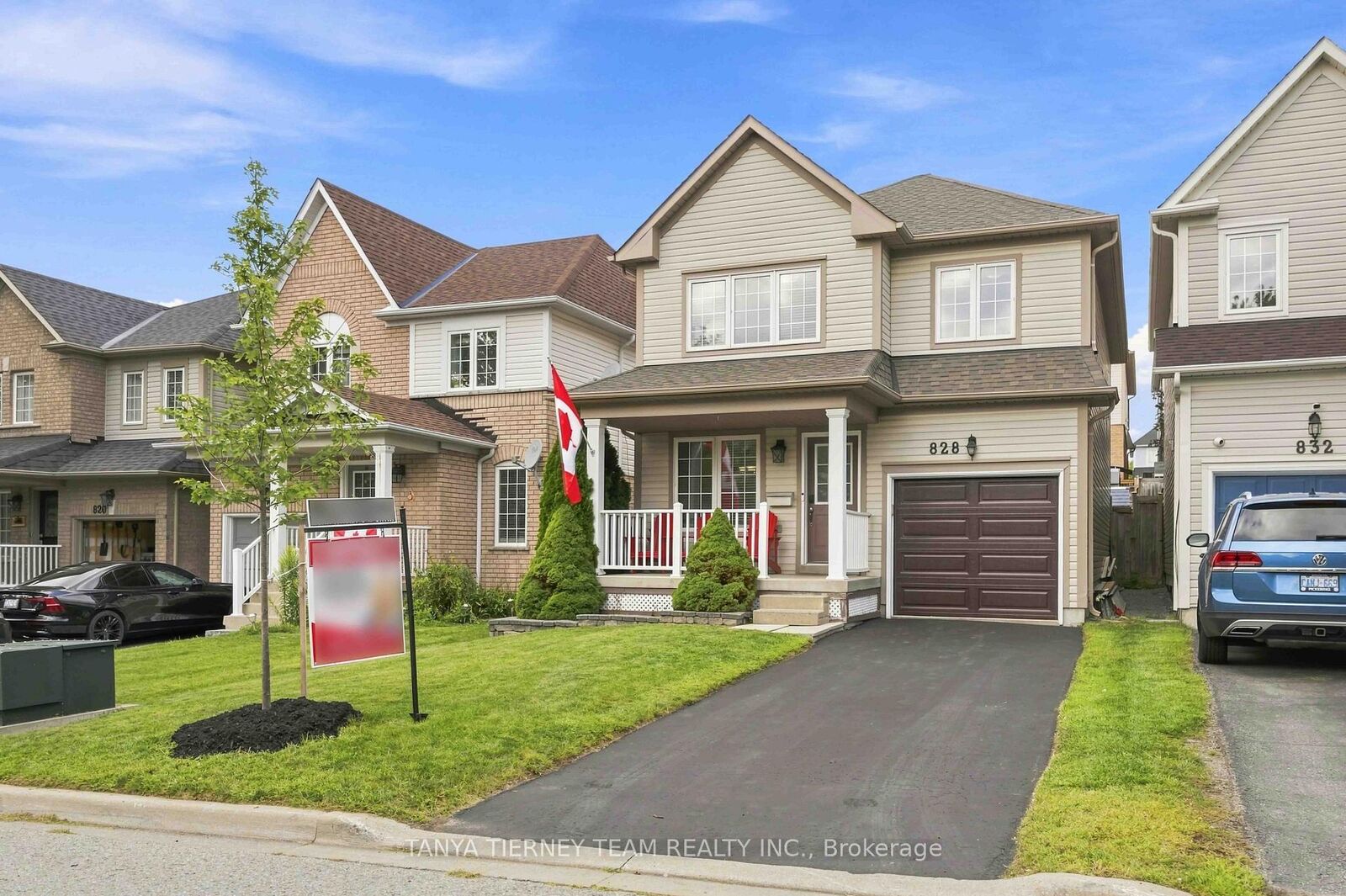 Property Photo: 828 Taggart Crescent ON L1K 0E5
