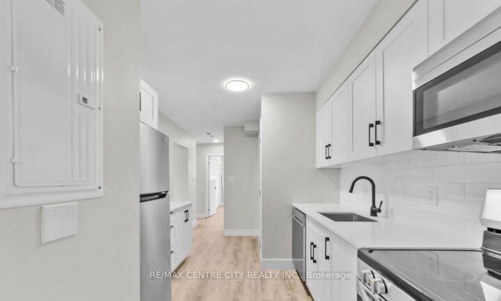 Property Photo:  400 Scenic Drive N 4C  ON N5Z 3A8 