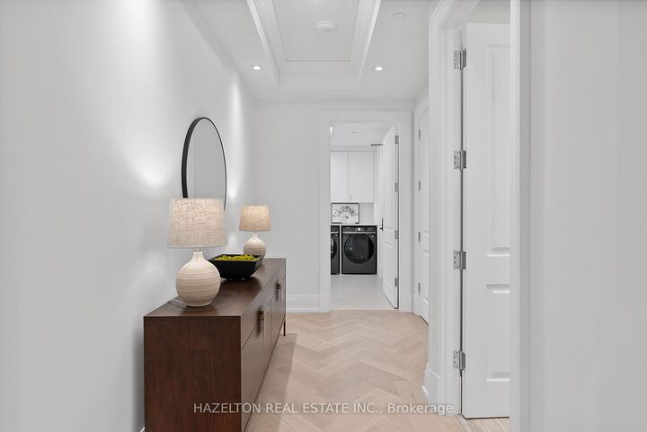Property Photo: 77 Clarendon Avenue 205 ON M4V 0B8