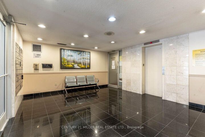 Property Photo:  165 Cherokee Boulevard 199  ON M2J 4T7 