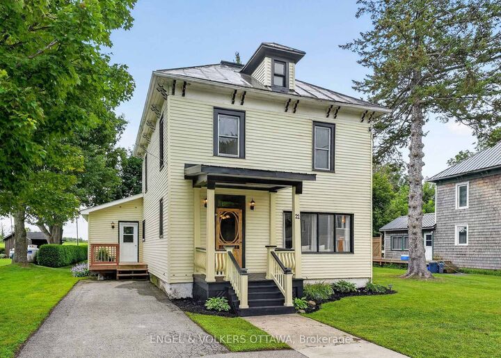 Property Photo: 22 Peter Street ON K0C 1T0