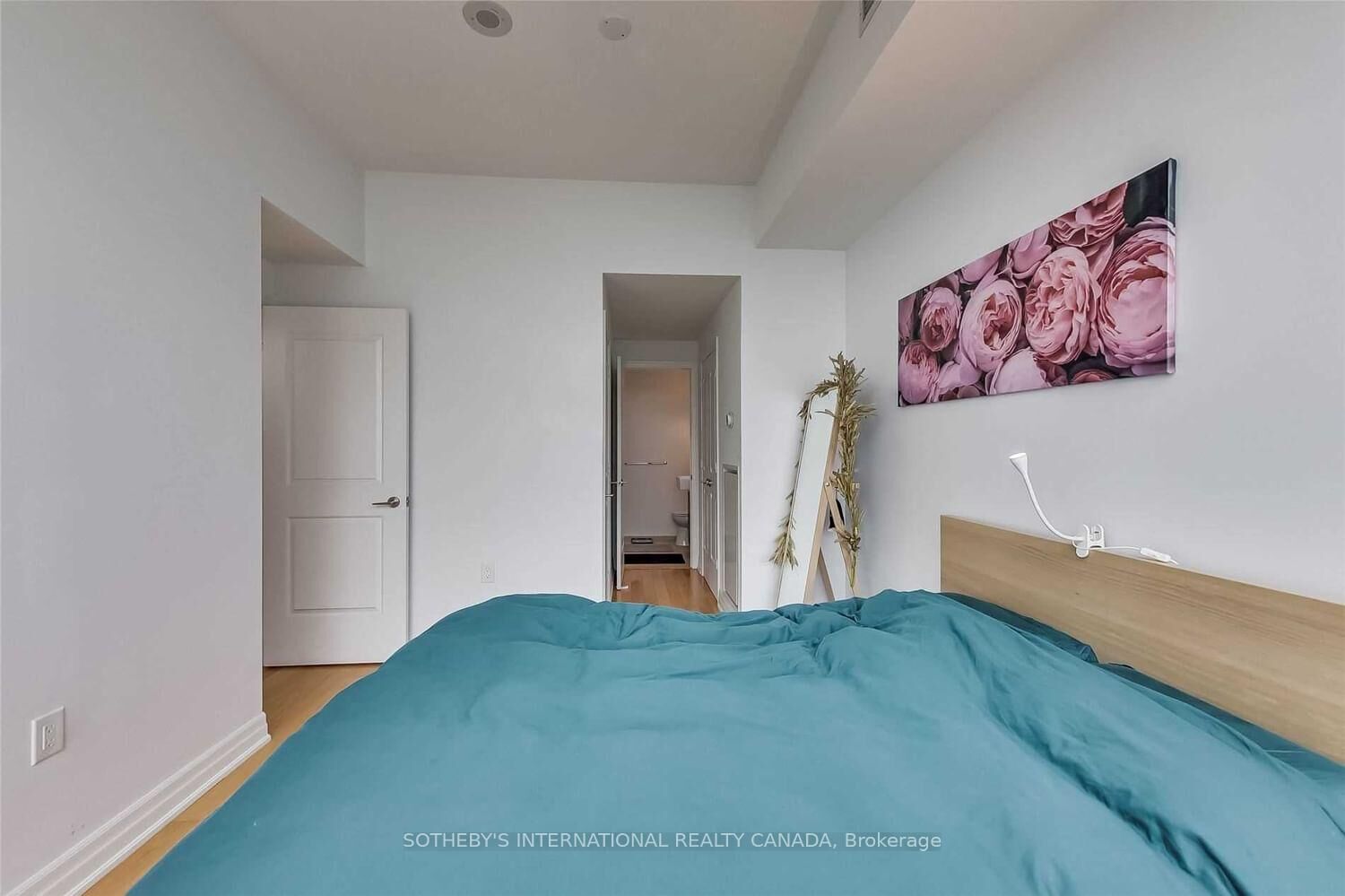 Property Photo:  8 The Esplanade N/A 5505  ON M5E 0A6 