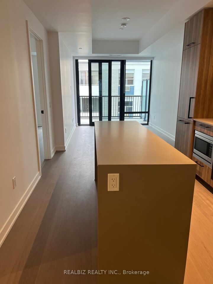 Property Photo: 91 Montclair Avenue 823 ON M5P 0B1
