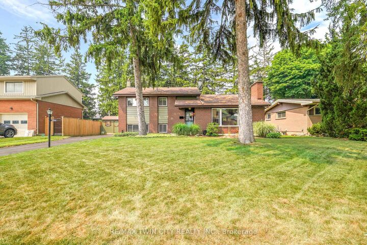 Property Photo: 10 Brier Crescent ON N3R 3M6