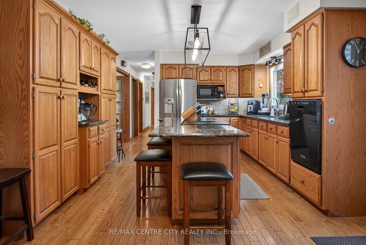 Property Photo: 8982 Yarmouth Centre Road ON N5P 3S6