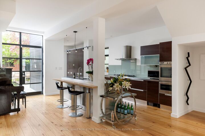 Property Photo: 28 Roxborough Street W ON M5R 1T8