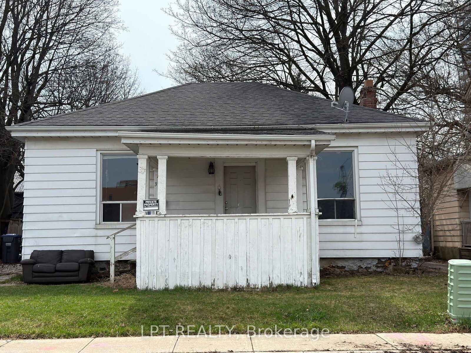 Property Photo:  37 Elizabeth Street N  ON L6X 1S3 