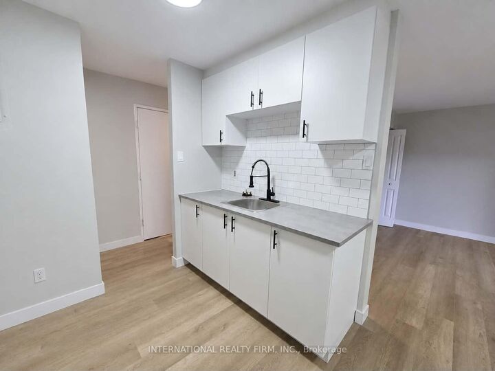 Property Photo:  77 East Street E  ON N5P 2R4 