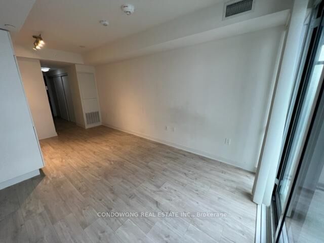 Property Photo: 27 Bathurst Street 1014W ON M5V 0R1