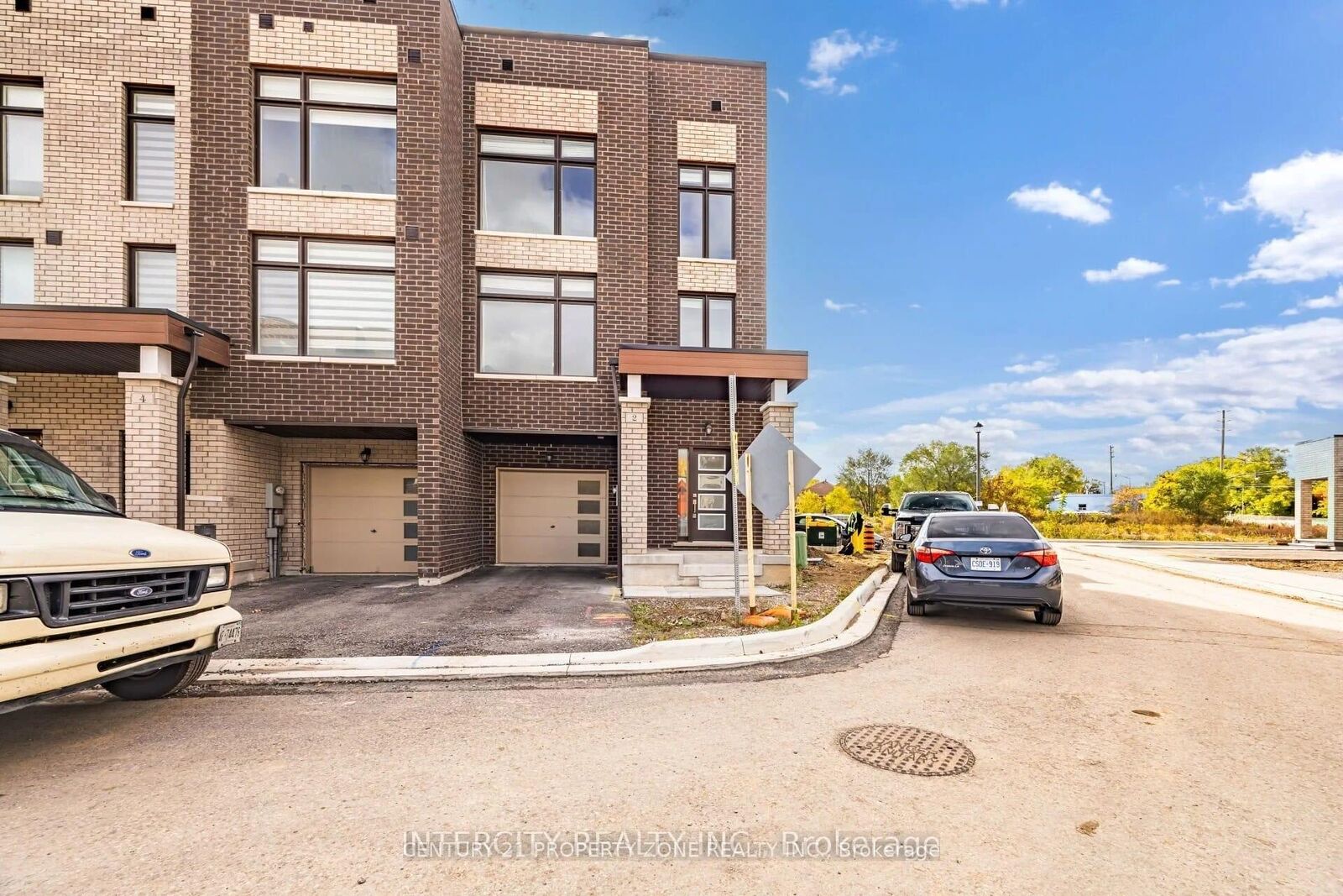 Property Photo:  2 Queenpost Drive  ON L6Y 6L2 