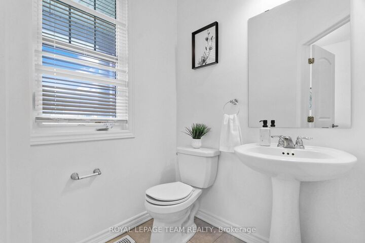 Property Photo:  4852 Abbott Street E  ON K2V 0J9 
