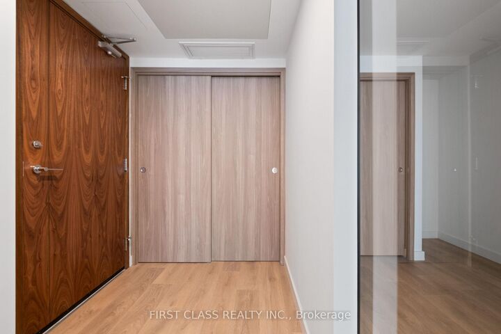 Property Photo: 3 Concord Cityplace Way N/A 728W ON M5V 0X4