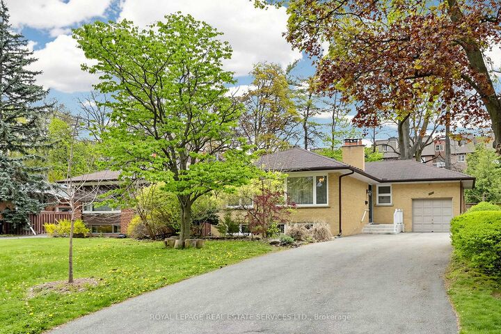 Property Photo: 3009 O'Hagan Drive ON L5C 2C4