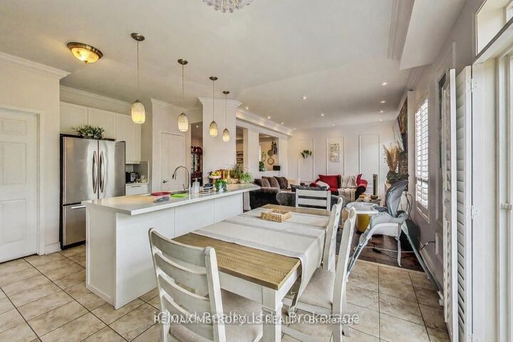 Property Photo:  51 Clarington Boulevard 814  ON L1C 7J8 