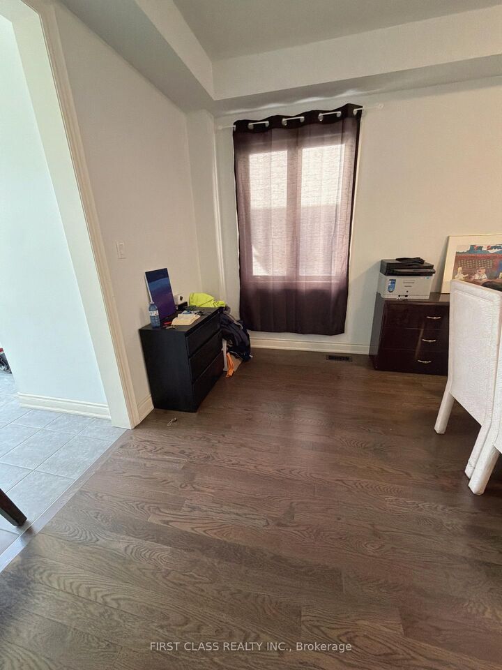 Property Photo: 325 Boundary Boulevard ON L4A 5E2