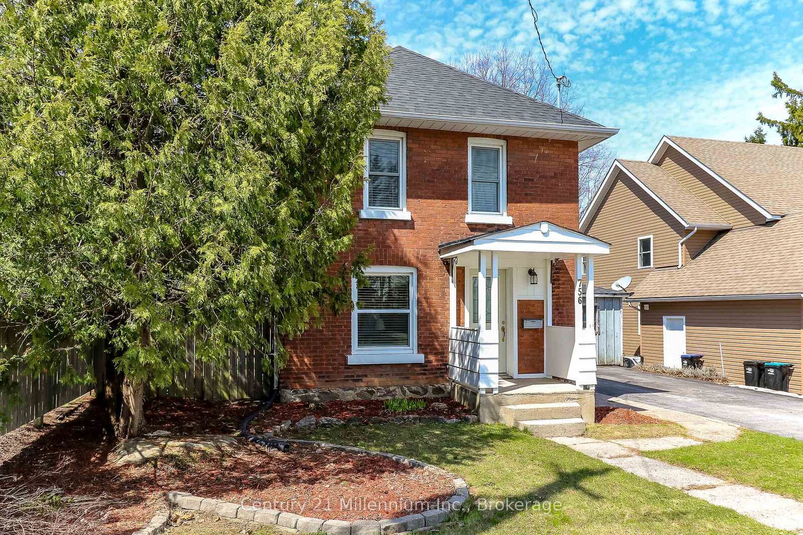 Property Photo: 756 Quebec Street ON L4R 1E8