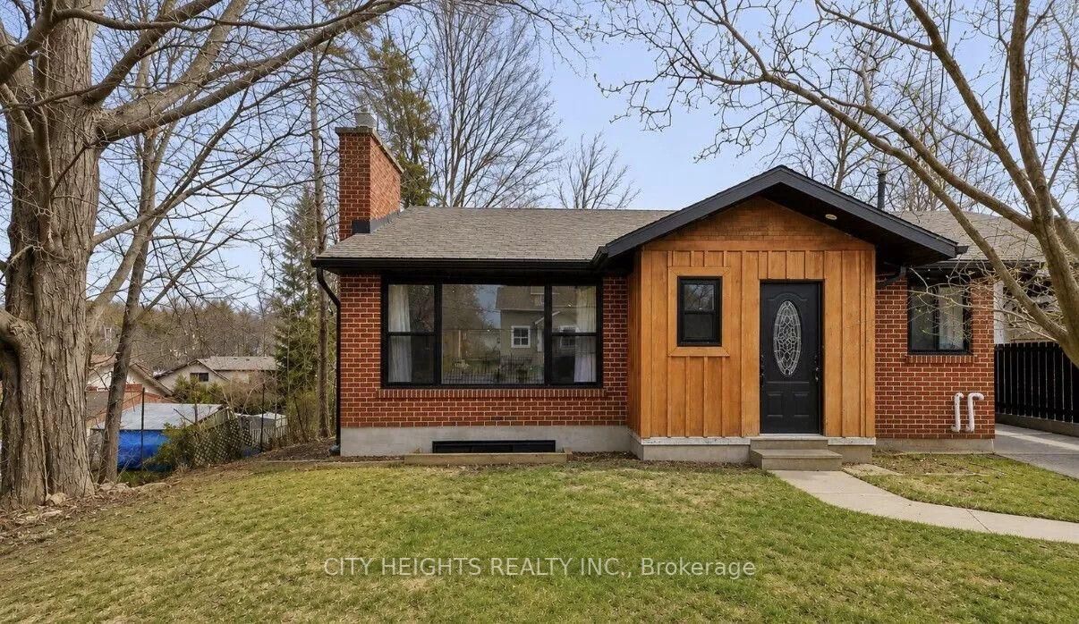 Property Photo:  99 Wellington Street E  ON L4M 2C6 