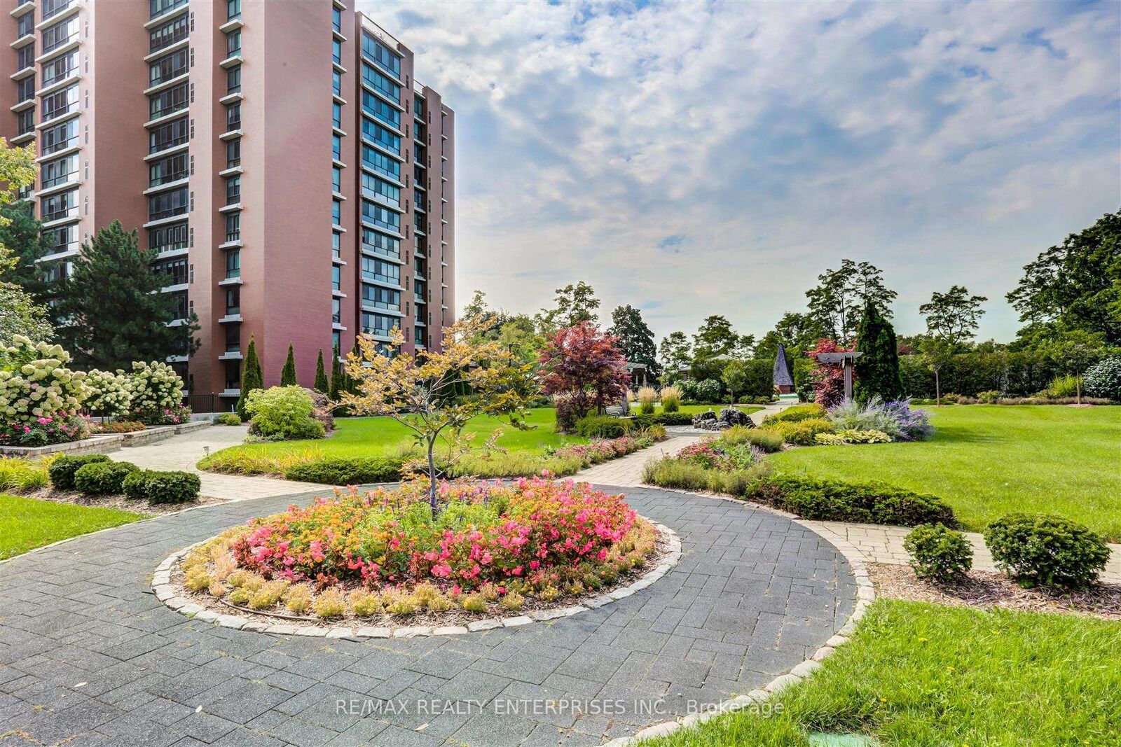 Property Photo:  1400 Dixie Road 405  ON L5E 3E1 
