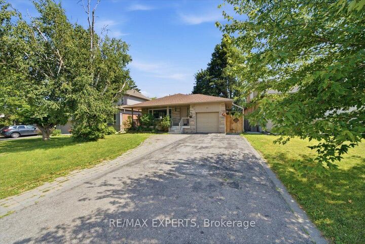 Property Photo:  51 Clifton Avenue  ON M3H 4K9 