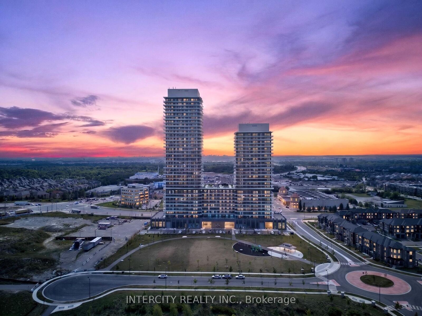 Property Photo:  15 Skyridge Drive 421  ON L6P 4S3 