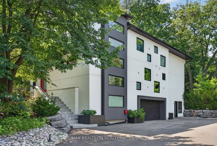 8 Breezewood Drive — photo 1