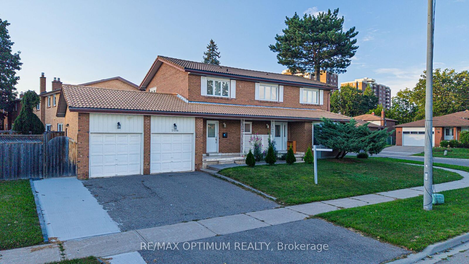 Property Photo: 2498 Privet Crescent ON L5B 2S4