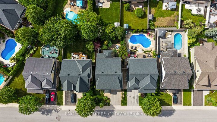 Property Photo: 564 Erinwoods Circle ON K2J 5M8
