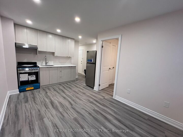 Property Photo:  1324B Gerrard Street E Apt 1  ON M4L 1Z1 