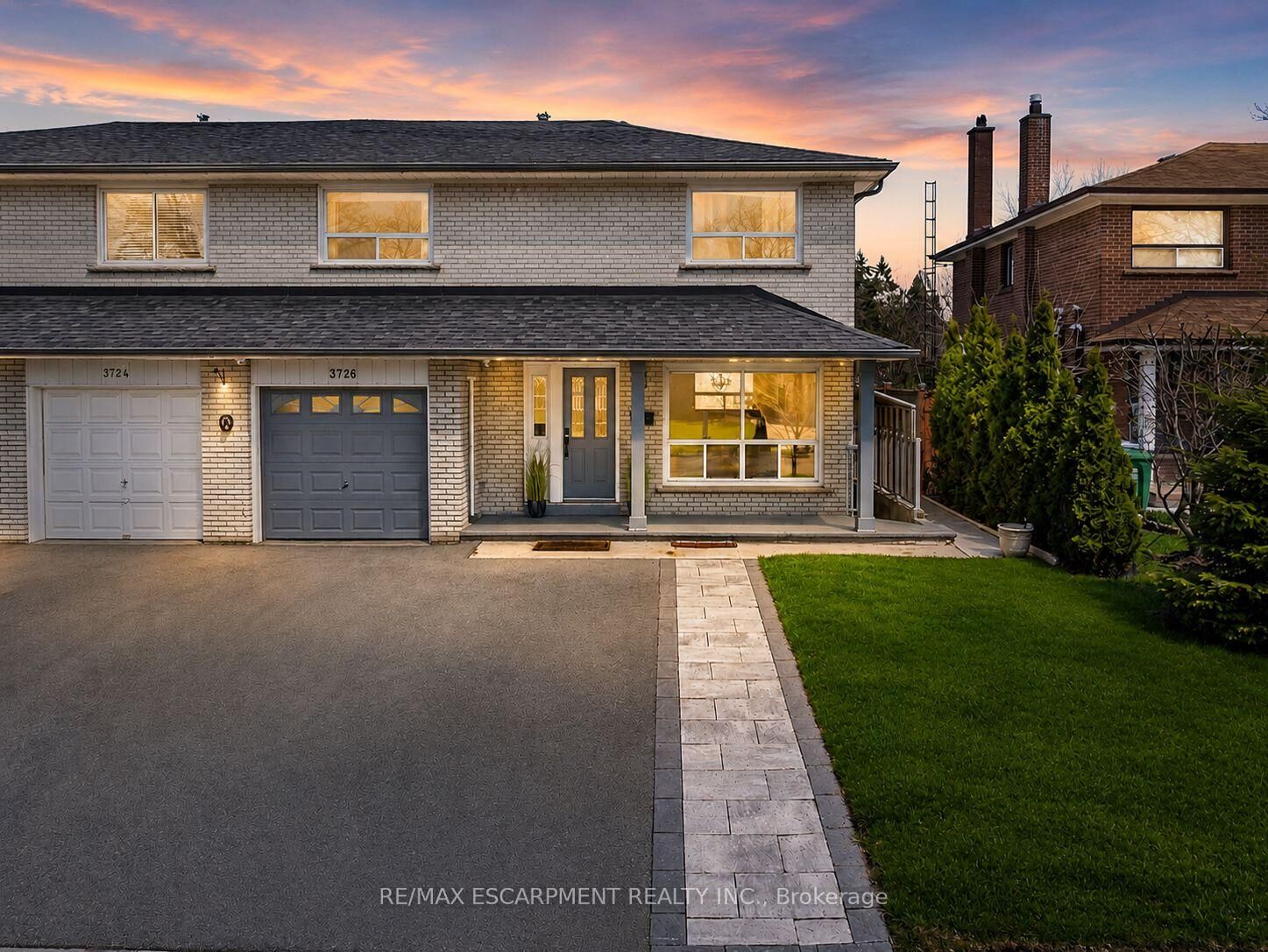 Property Photo: 3726 Holden Crescent ON L5A 2V8