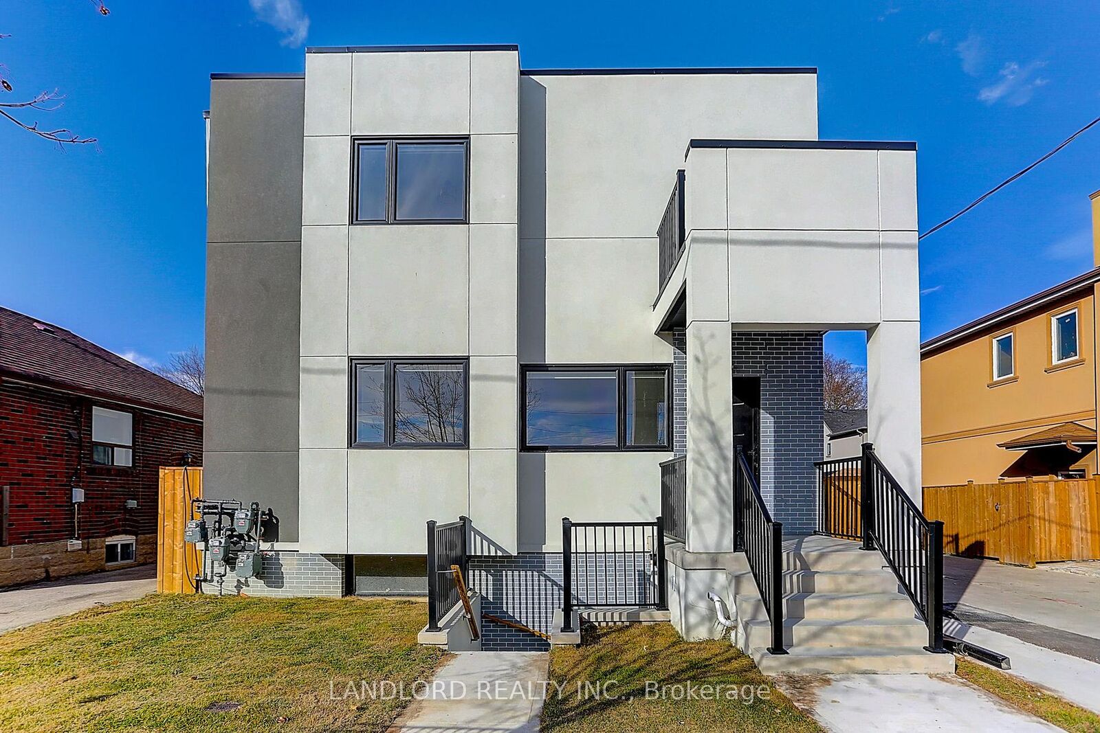Property Photo:  2004 Lawrence Avenue W Lowr RR  ON M9N 1H4 