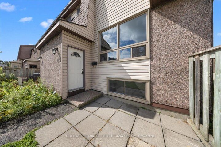Property Photo:  2640 Draper Avenue 44  ON K2H 8V3 