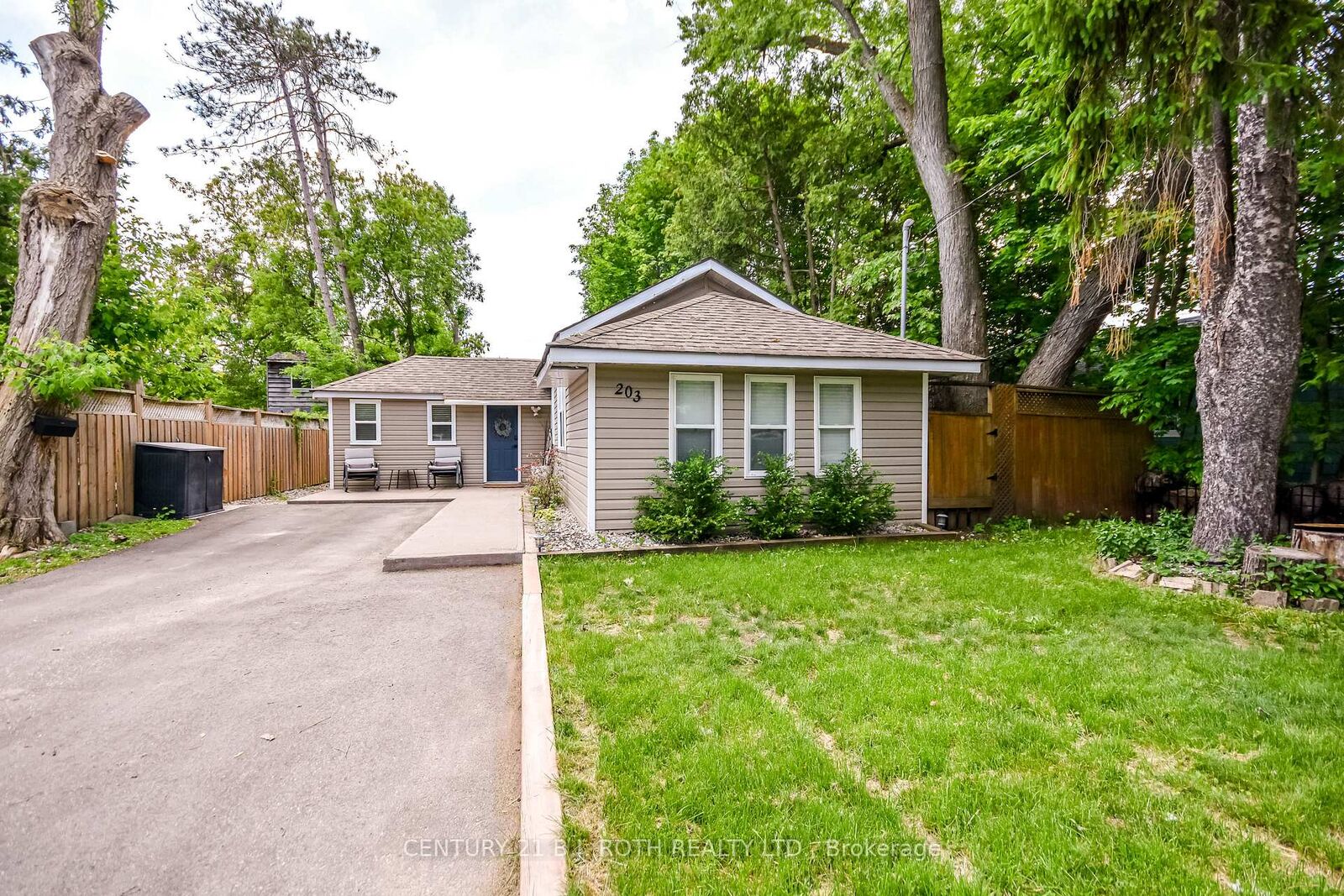 Property Photo:  203 Southview Road  ON L4N 3X6 