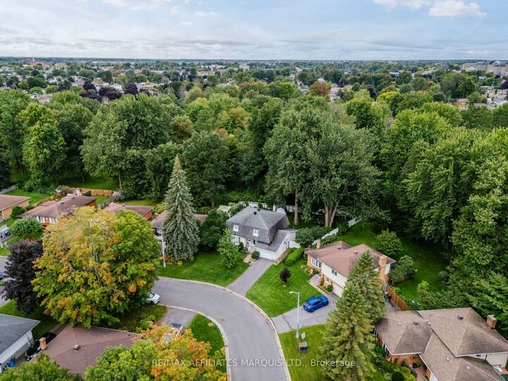 Property Photo:  645 Dundas Crescent  ON K6H 6L1 