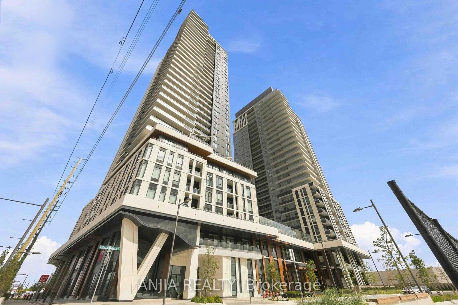 Property Photo:  5 Meadowdale Road 1204  ON L4K 0C7 