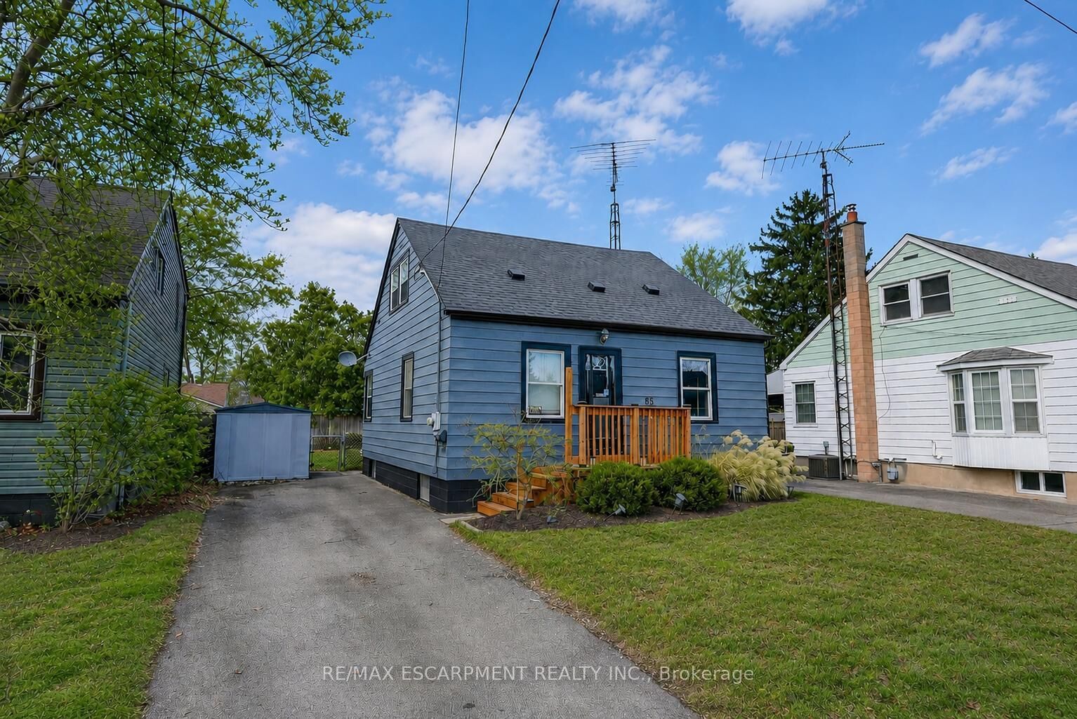 Property Photo:  85 Grass Avenue  ON L2R 1T2 