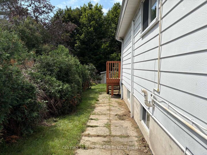 Property Photo: 33 Beaumaur Drive ON L9M 1V7