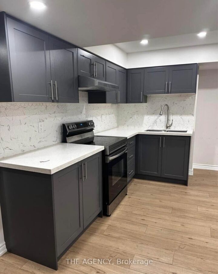 Property Photo:  2407 Hibiscus Drive  ON L1X 0H2 