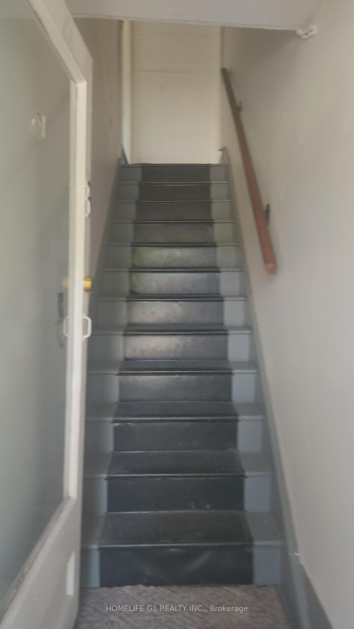 Property Photo: 42 Riverside Drive ON L3C 5E2