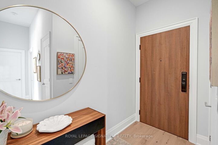 Property Photo: 21 Park Street E 1103 ON L5G 1L6