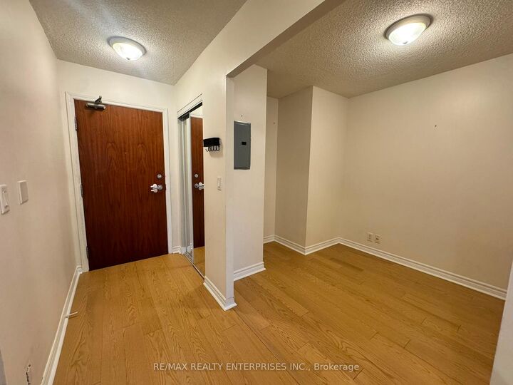 Property Photo: 1 Elm Drive W 2107 ON L5B 4M1