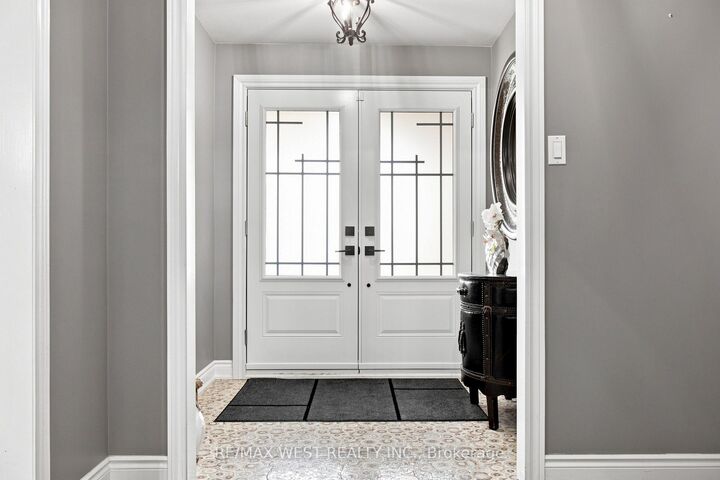 Property Photo: 414 Belview Avenue ON L4L 7T5