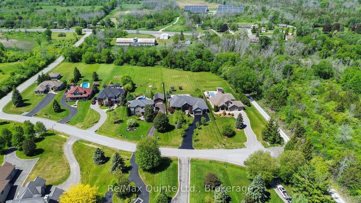 Property Photo: 54 Settlers Landing Drive ON K8R 0A9