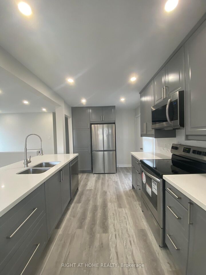 Property Photo:  118 Avening Drive  ON M9V 4E6 