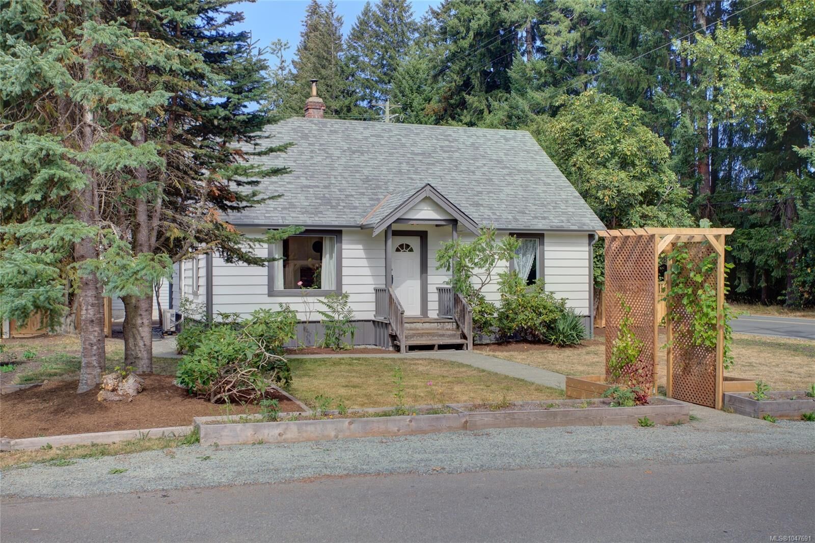 Property Photo: 6810 Third St BC V0R 1Y0